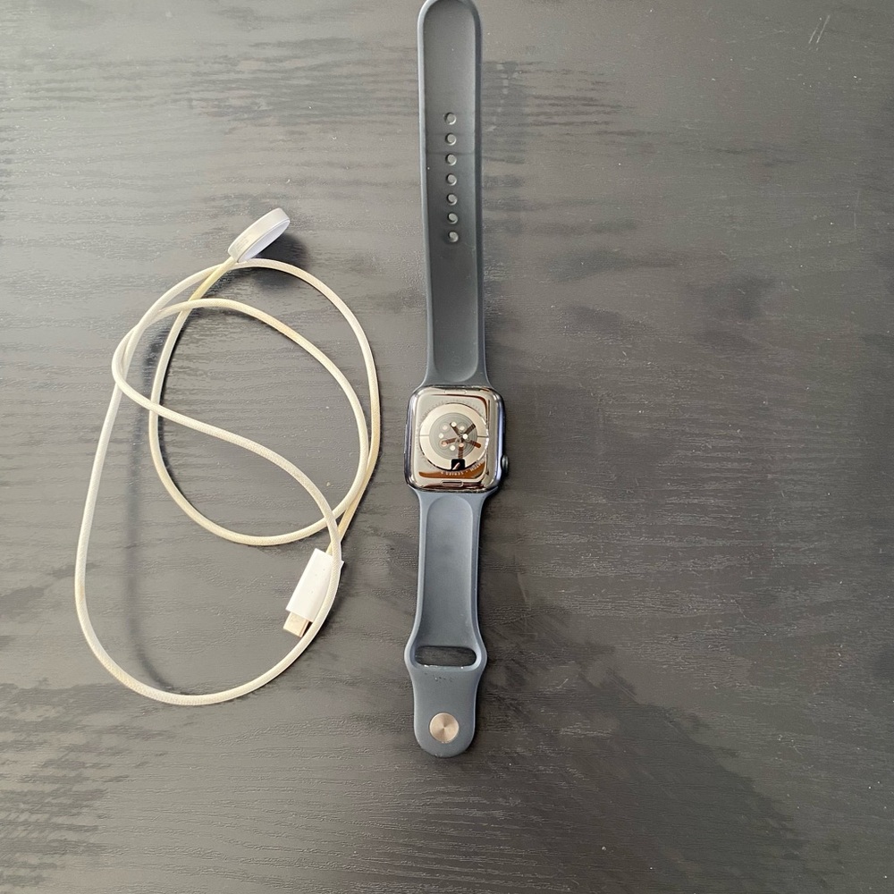 Elegant Black Smartwatch with Silicone Band - Picture 2 of 7